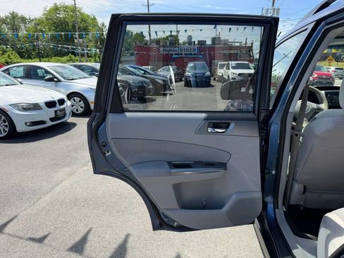 Used 2013 Subaru Forester 2.5X Premium AWD/4WD image 39