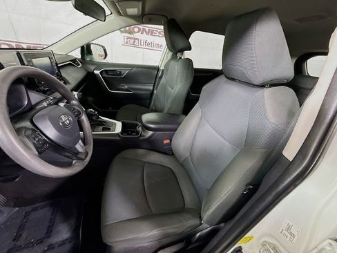 Used 2022 Toyota RAV4 LE image 24