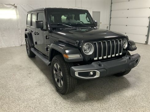 Used 2018 Jeep Wrangler Unlimited Sahara AWD/4WD image 3