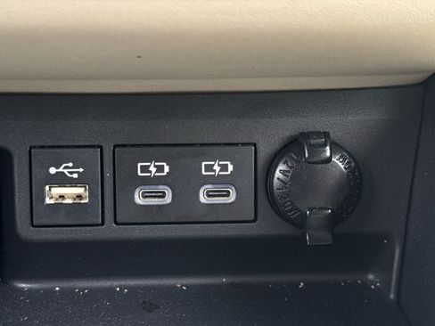 Used 2023 Toyota Highlander Platinum FWD image 23