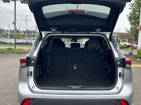 Certified 2025 Toyota Highlander LE FWD image 28