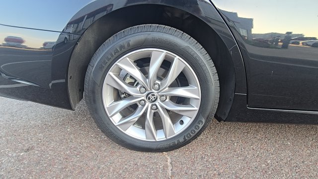 Used 2021 Toyota Avalon XLE FWD image 11