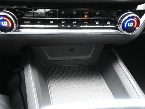 New 2026 Chevrolet Equinox LT w/ Convenience Package II FWD image 41