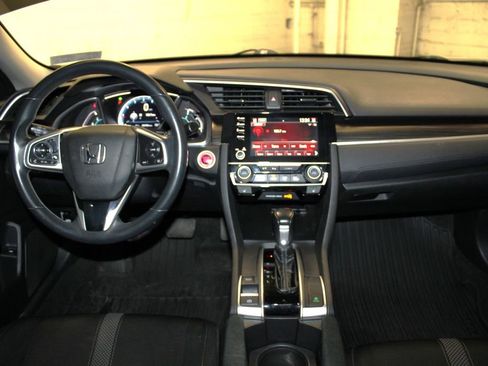 Used 2019 Honda Civic EX image 9