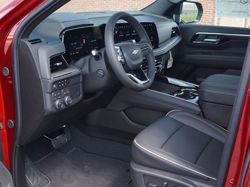 New 2025 Chevrolet Suburban Premier image 24