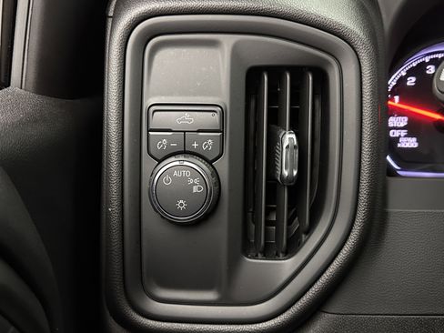 Used 2022 Chevrolet Silverado 1500 Custom image 17