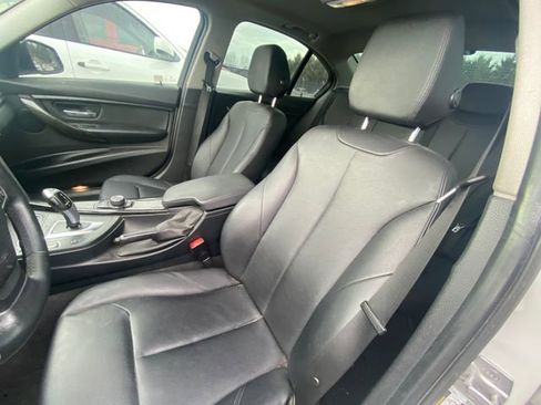 Used 2017 BMW 320i Sedan image 4