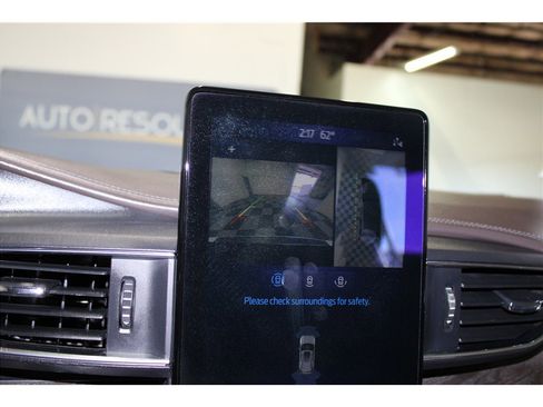 Used 2020 Ford Explorer Platinum w/ Premium Technology Package image 37