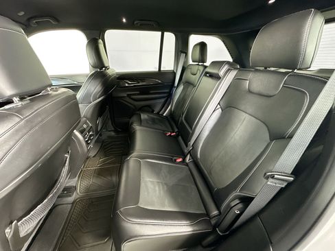 Used 2023 Jeep Grand Cherokee Altitude image 23