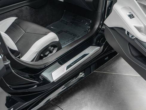 Used 2025 Chevrolet Corvette Stingray Preferred Conv w/ Chrome Exterior Badge Package RWD image 32
