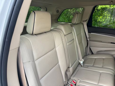 Used 2017 Jeep Grand Cherokee Overland AWD/4WD image 60