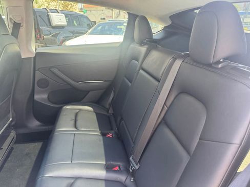 Used 2022 Tesla Model Y Long Range AWD/4WD image 5