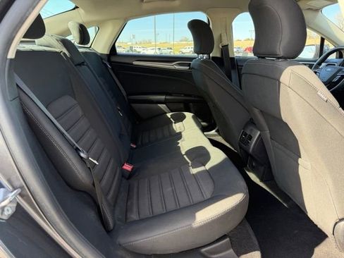 Used 2018 Ford Fusion SE w/ Fusion SE Technology Package image 12