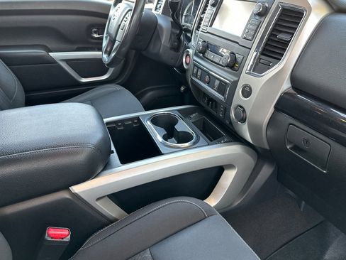 Used 2017 Nissan Titan SV image 16