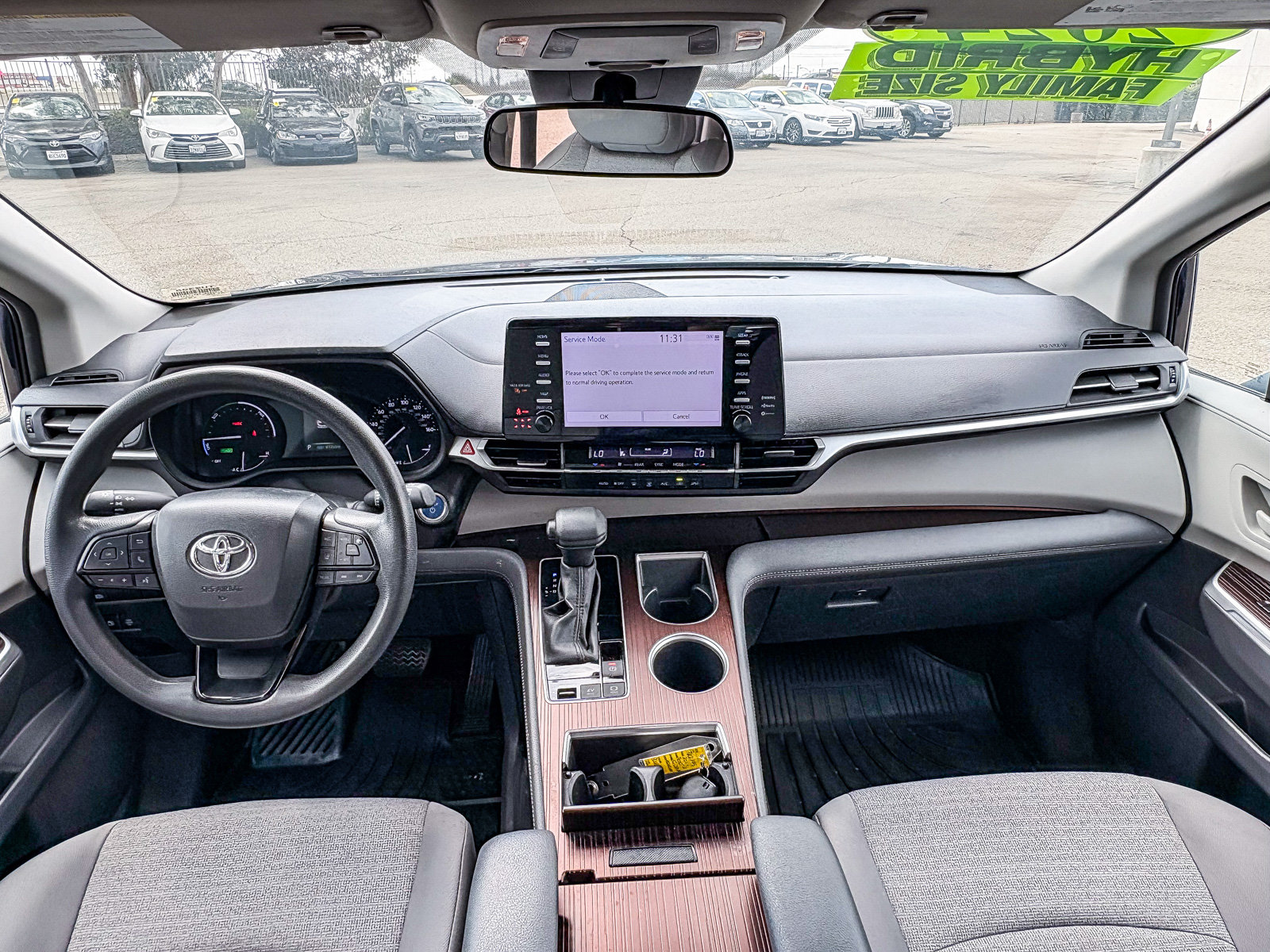 Used 2024 Toyota Sienna LE FWD image 12