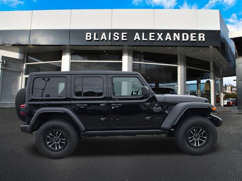 Used 2025 Jeep Wrangler Willys AWD/4WD image 2
