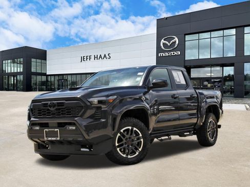 Used 2025 Toyota Tacoma TRD Sport AWD/4WD image 1