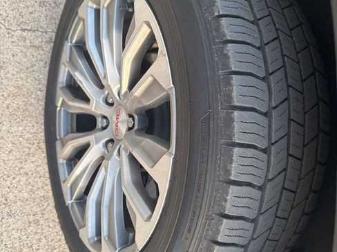 Used 2023 GMC Yukon Denali image 3