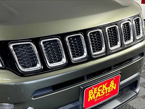 Used 2018 Jeep Compass Latitude w/ Popular Equipment Group FWD image 27