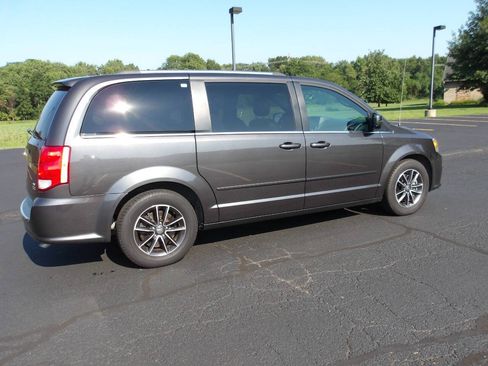 Used 2017 Dodge Grand Caravan SXT FWD image 12