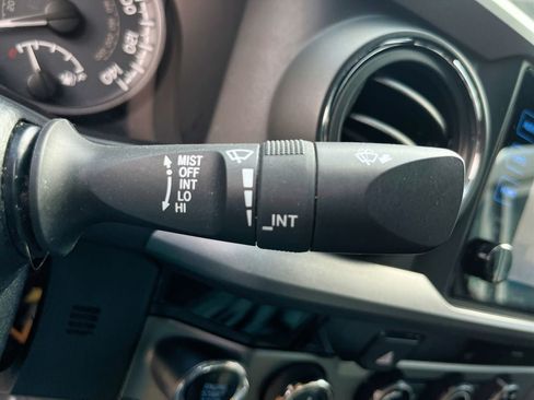Used 2018 Toyota Tacoma TRD Off-Road AWD/4WD image 43
