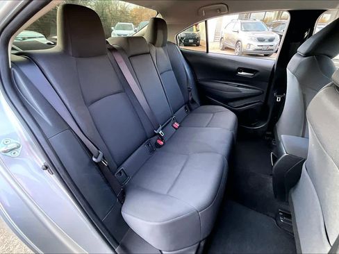 Used 2021 Toyota Corolla LE image 18