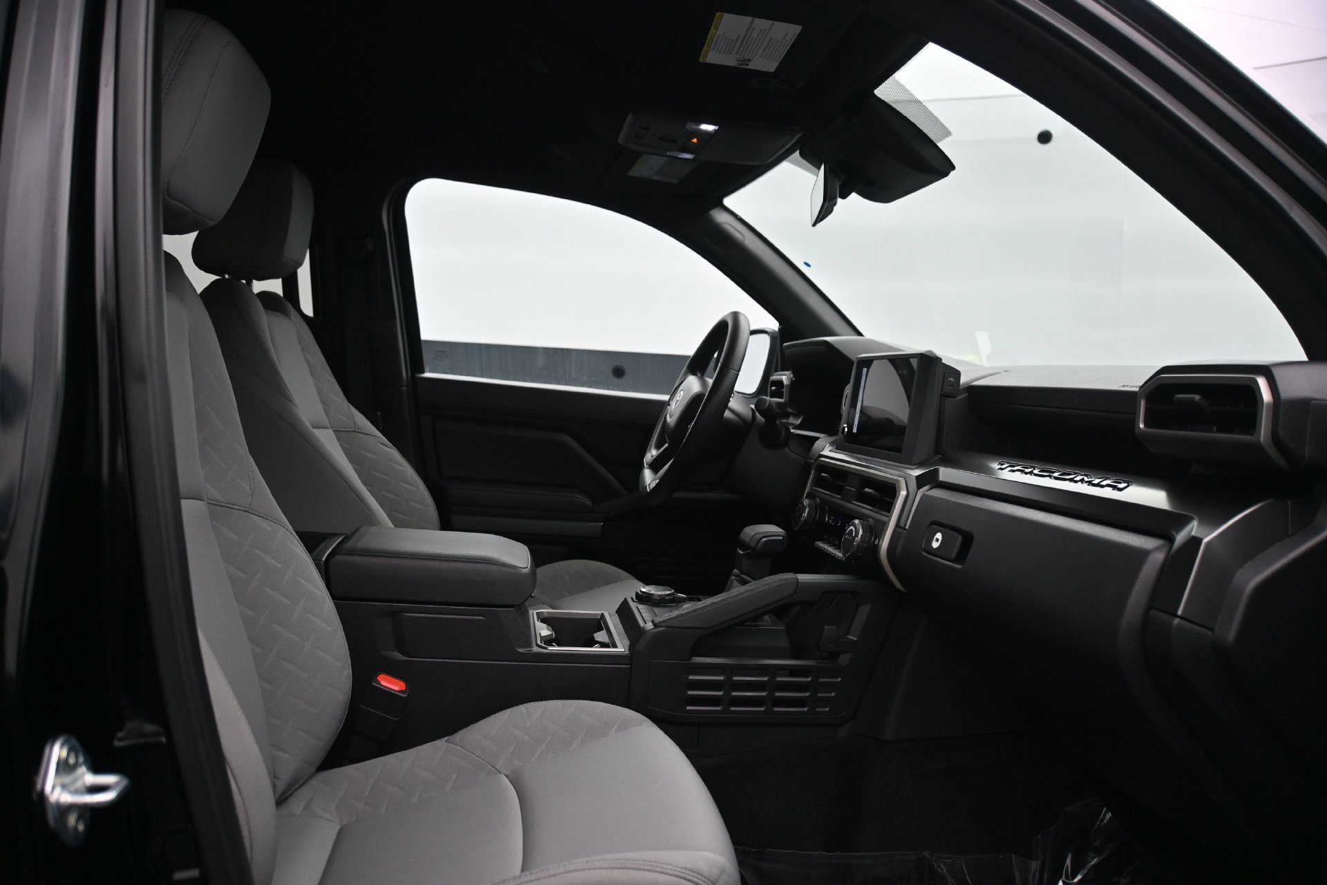 Used 2025 Toyota Tacoma SR5 AWD/4WD image 13
