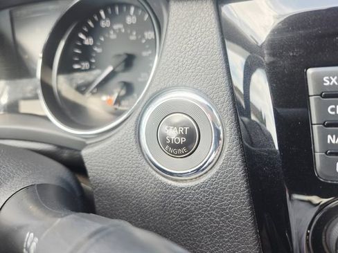 Used 2017 Nissan Rogue SL w/ SL Premium Package image 29