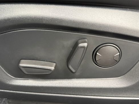 Used 2022 Ford Explorer XLT w/ Equipment Group 202A image 19