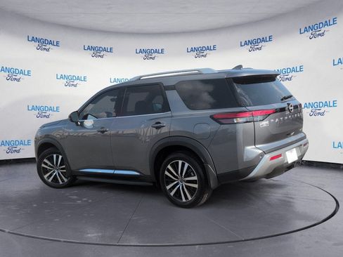 Used 2025 Nissan Pathfinder Platinum w/ Cargo Package FWD image 9
