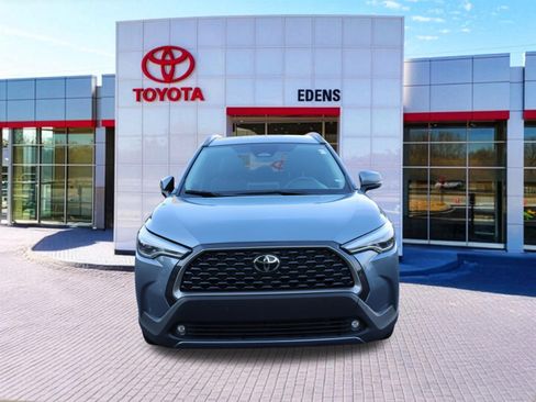 Used 2024 Toyota Corolla Cross XLE FWD image 11