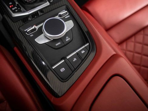 Used 2018 Audi R8 V10 plus image 33