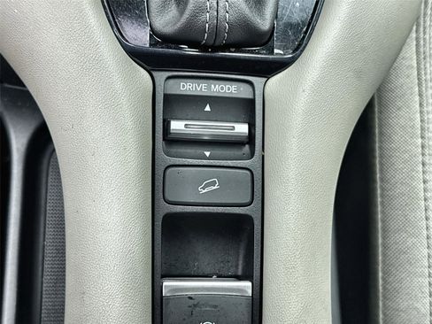 Used 2025 Honda HR-V LX image 18