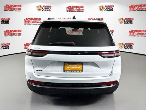 Used 2023 Jeep Grand Cherokee Altitude AWD/4WD image 15