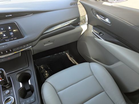 Certified 2021 Cadillac XT4 Premium Luxury image 15