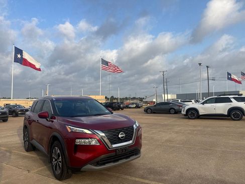 Certified 2023 Nissan Rogue SV w/ SV Premium B Package FWD image 3