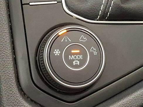 Used 2022 Volkswagen Taos SE w/ IQ.Drive SE Package image 24