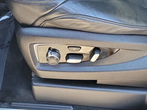 Used 2017 Cadillac Escalade ESV Platinum image 28