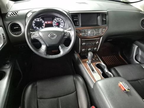 Used 2019 Nissan Pathfinder Platinum FWD image 10