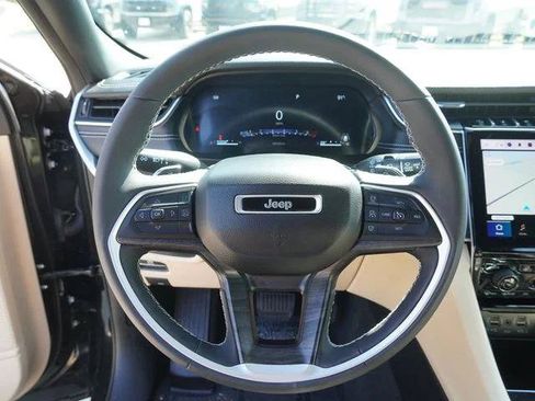 Used 2023 Jeep Grand Cherokee Limited AWD/4WD image 26