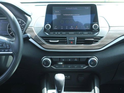 Used 2025 Nissan Altima 2.5 SV FWD image 16