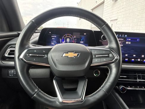 Used 2024 Chevrolet Traverse LT FWD image 20