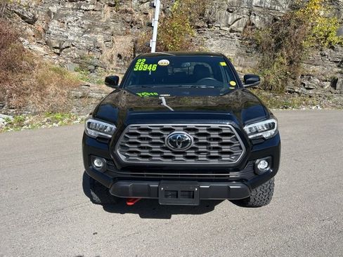 Used 2022 Toyota Tacoma TRD Off-Road image 2