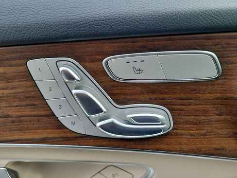 Used 2022 Mercedes-Benz GLC 300 4MATIC w/ Premium Package Lite image 25