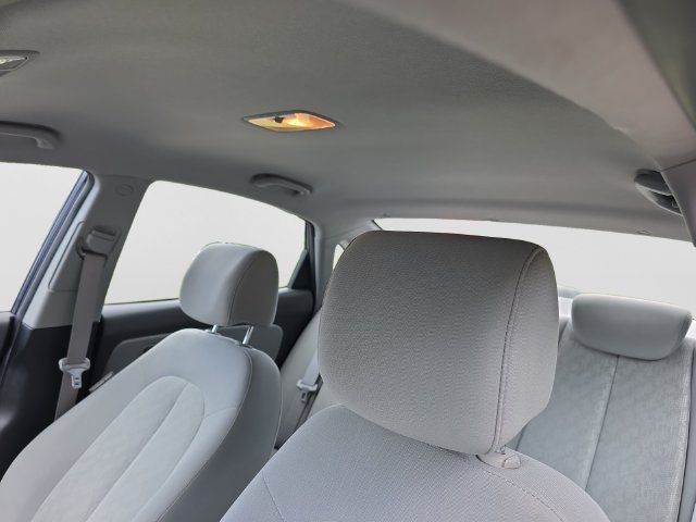Used 2010 Hyundai Elantra GLS FWD image 12