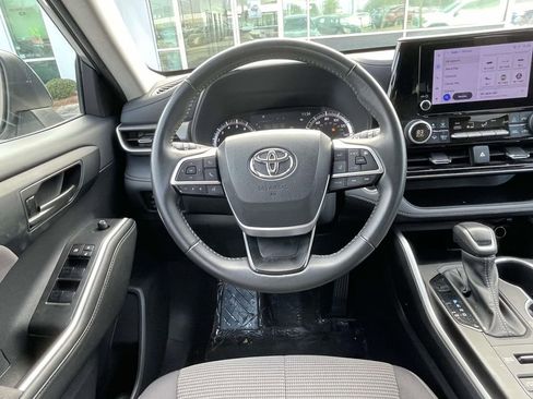 Used 2024 Toyota Highlander LE image 14
