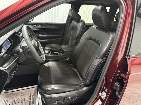 Used 2024 Jeep Grand Cherokee Altitude AWD/4WD image 20
