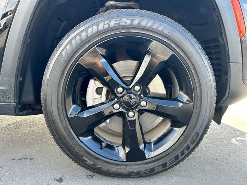 Used 2024 Jeep Grand Cherokee L Altitude image 26