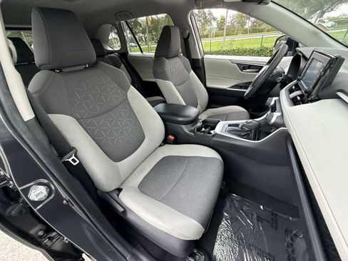 Used 2021 Toyota RAV4 XLE FWD image 26