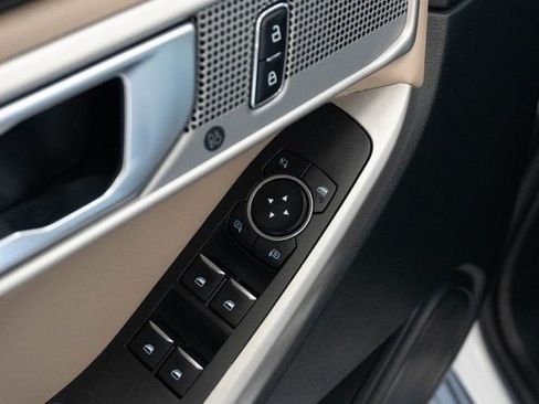 Used 2023 Ford Explorer Limited image 14